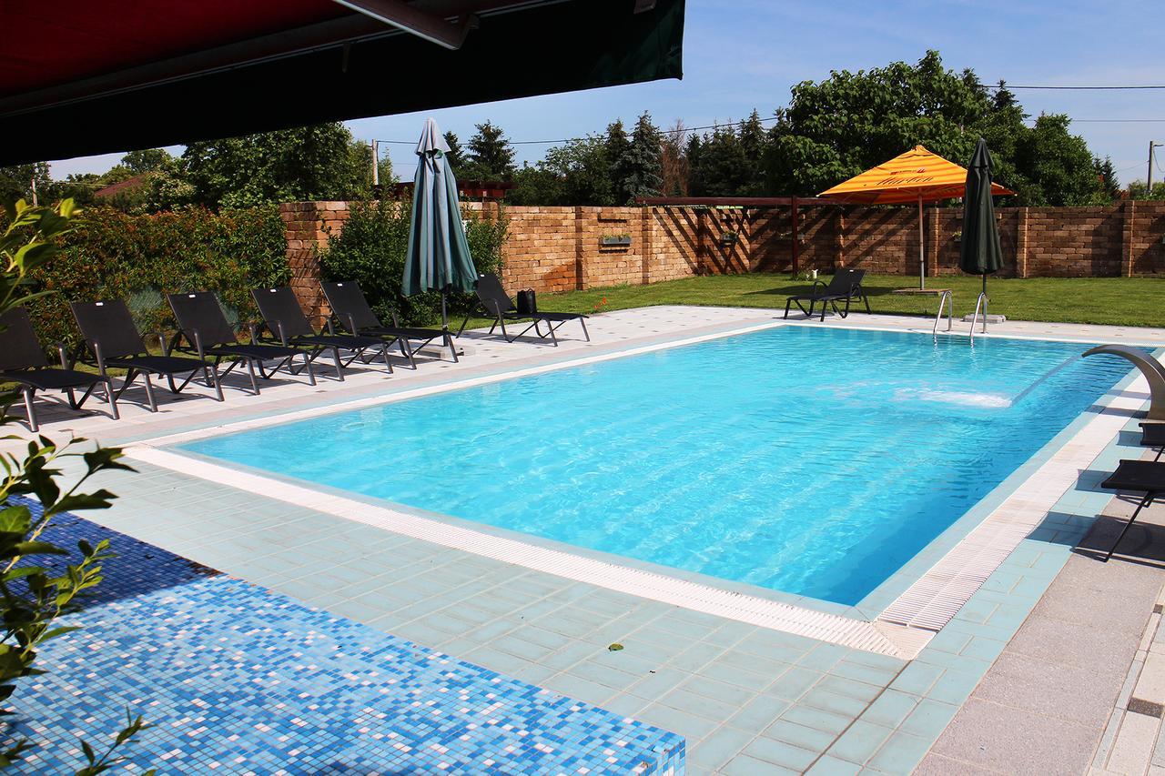Bed and Breakfast Marben Panzió Hegykő Exterior foto