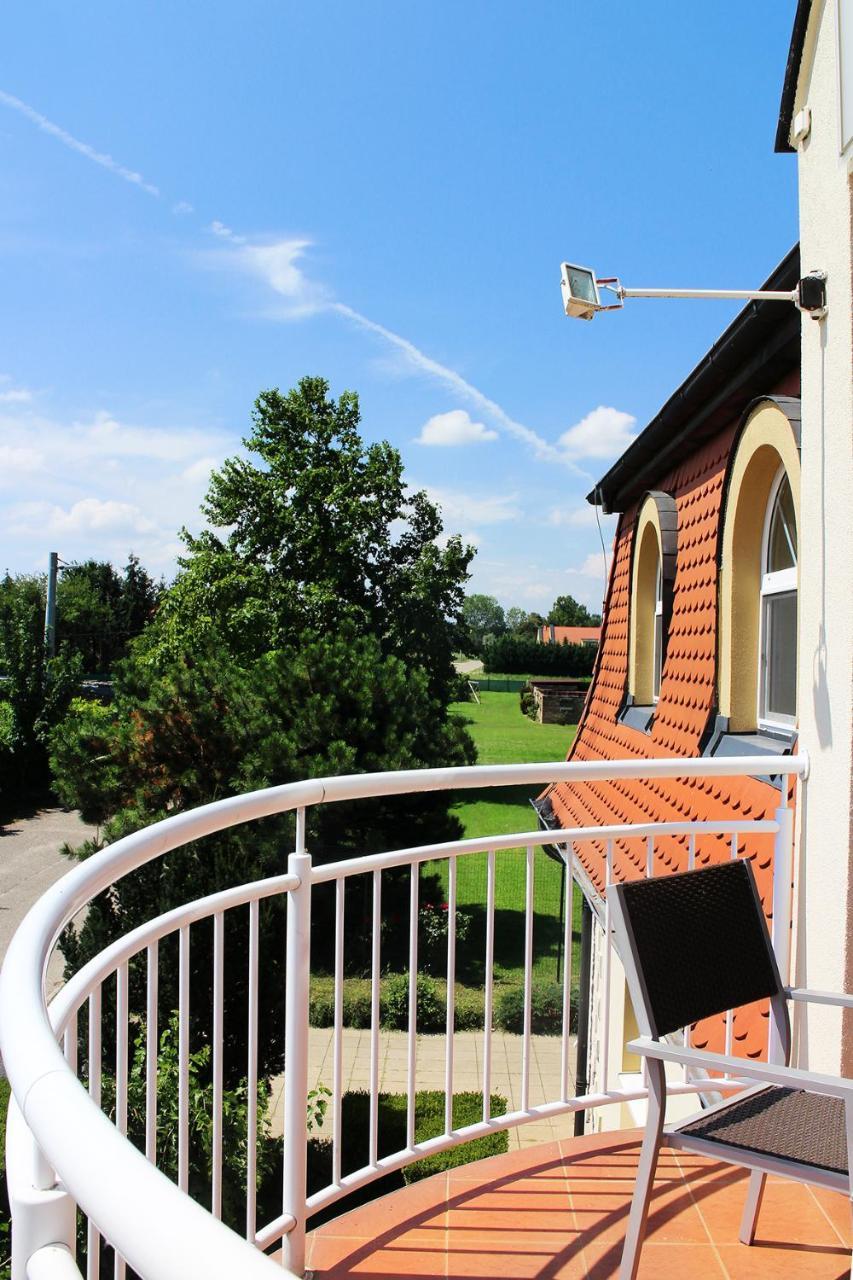 Bed and Breakfast Marben Panzió Hegykő Exterior foto